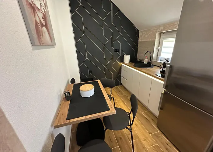 Pavlovic Lux アパート